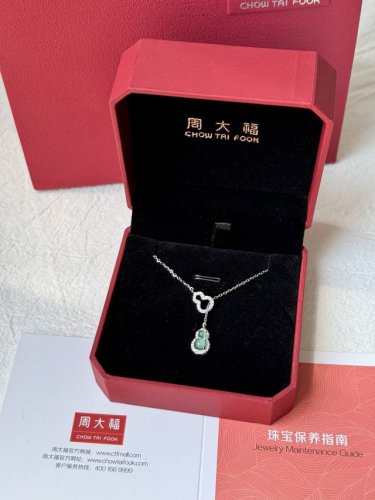 把福气随身带～愿你我都做个有福之人# 周大福S925银天然蓝水翡翠葫芦项链吊坠 醉美国潮风，爱意表白，赠礼之选，配周大福全套包装！店铺同款6000+同步在售，抢