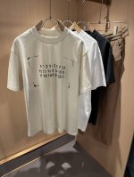 马吉拉 Maison Margiel 2025春夏新款男女同款短袖T恤 专柜同步发售 定制专属洗水纯棉面料 胸前Logo图案印花设计 简约大方 从容百搭 档次极