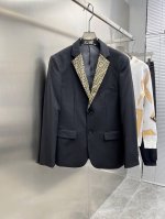 芬迪 Fendi 2025Ss春秋新款 西装 西服 ，高端版本！专柜定制面料 透气舒适度高，细节无可挑剔，品牌元素设计理念，体现高品质。手感细腻柔软！呈现休闲裁
