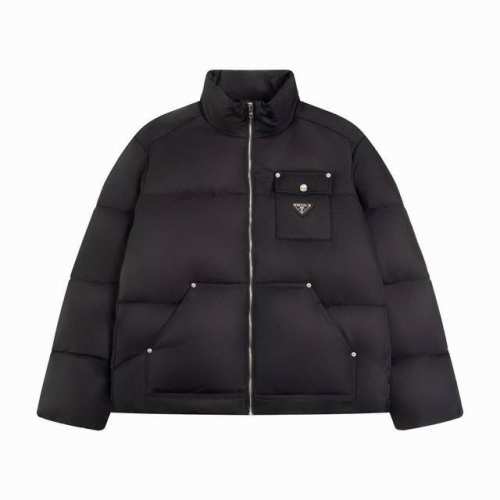 350G白鸭绒充绒量独家版本] prada ｜普拉达 秋冬最新款羽绒服！前胸口袋饰有品牌独特△三角金属铁标徽章 甄选客供100%棉纶材质制作而成，面料拥有极为优