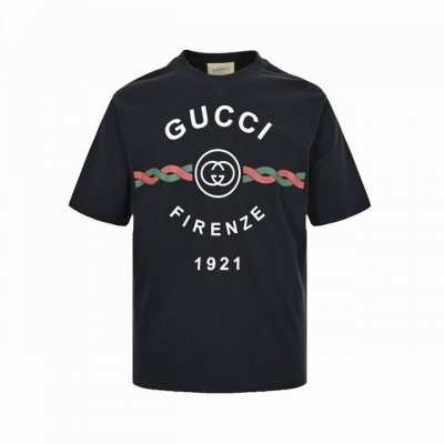 gucci 古驰 22Ss 麻花Logo字母印花短袖 面料采用32支双纱230G面料 定染颜色 电脑扫描1:1出菲林 手工丝网台版印花 进口耐水洗混合浆料不少于