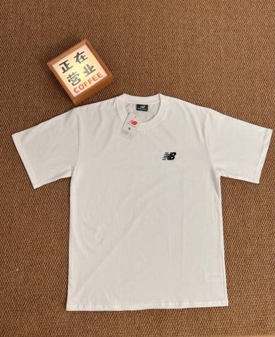顶端刺绣品质新百伦New Balance白色基础款短袖宽松男女同款情侣款 采用抗菌260克新疆长绒棉重磅面料 透气舒适 怎么洗都不起球透气轻柔的短袖，让您穿着舒
