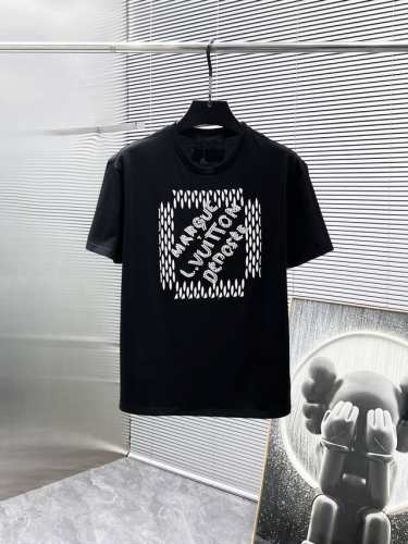 路易威登 Lv 2025Ss新款 半袖 体恤 短袖 圆领 T恤，高端版本！专柜定制面料 透气舒适度高，细节无可挑剔，品牌元素设计理念，体现高品质。手感细腻柔软！