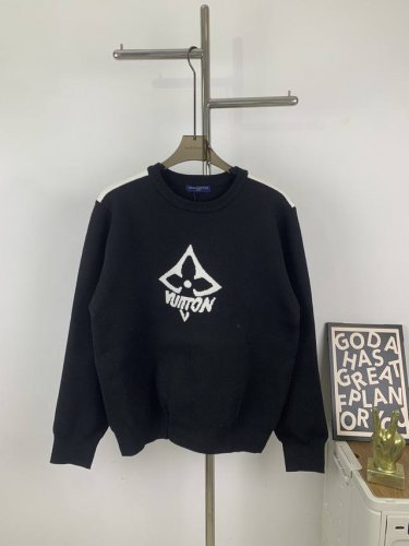 款号T144 新款Louis Vuitton Lv路易威登熊猫拼色三花草写男女款休闲圆领毛衣 独家定制高品质面料采用高比例优质羊毛纱线编织，进口提花机作业，损耗