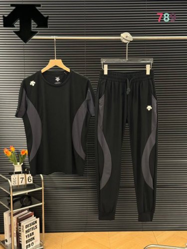 Descente 迪桑特 夏季休闲运动显瘦速干情侣套装短袖+长裤 基础百搭款，封神之作的夏季速干套装，外贸公司严选品质！高颜值！实用性都在线的一款高端套装！商务