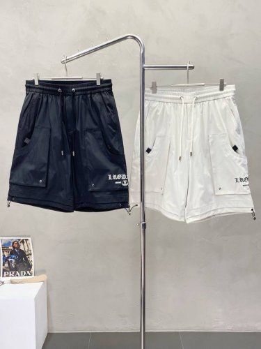 moncler蒙口&Chrome Hearts克罗心独家专供新款休闲短裤高端版本！专柜定制面料 透气舒适度高，细节无可挑剔，品牌元素设计理念，体现高品质。手感细