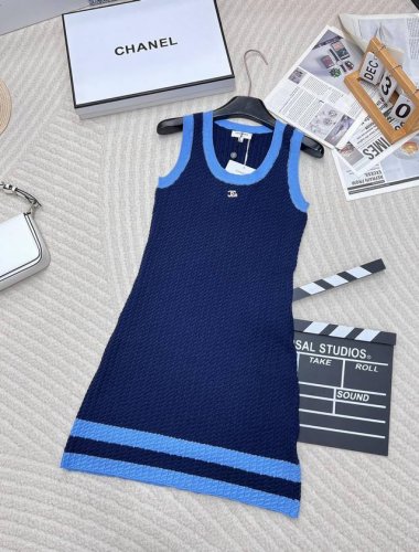 Chane* 24B新款 蓝边拼色学院风双C针织背心裙丨独家高版出品 经典小Logo修饰点缀 上身高级百搭超级有设计感的一件衣服 超级适春夏穿 很减龄又高级的感