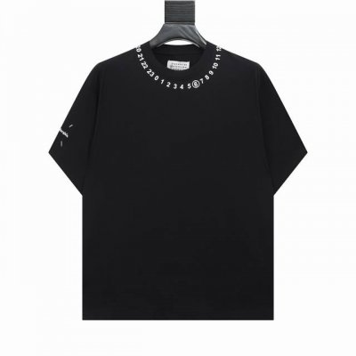 高版本Maisonmargiela 马吉拉 Mm6数字印花短袖，男女同款。 满满的高级感 性价比超高 手感超级柔软、细腻、柔软和不起球且不变形 G纯棉品质，后领