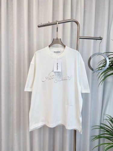 ac*E新款珠地草写刺绣徽标Logo T-Shirt 定制珠地面料 质感好 舒适透气亲肤 采用高密度刺绣徽标Logo点缀 双侧边开衩设计 洋气减龄哦 男女同款