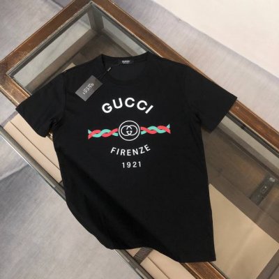 Gucci 古驰 24Ss夏季新款圆领短袖T恤 270克重磅高端纯棉面料 手感质感都极完美 修身裁剪设计干净利落 时尚又好看 走线做工非常精致 版型效果超赞 而