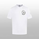 顶级版本 区别通货 Moncler 小标短袖 颜色：白色 尺码：Xs S M L 辅料: 全套定制辅料 版型：宽松 无性别区分 男女同款