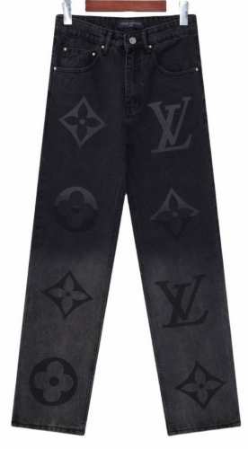 上新！路易威登Lv 24Fw顶级品质 ， 原版 品质，款号V011 采用Denim平织斜纹牛仔布，吸汗透气，穿着自在不紧绷，亲肤感拉满。梭织与水洗工艺结合，做旧