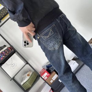 款号Cc546 Fend芬迪 Ff印花Logo牛仔裤代工厂P渠道出货 且买且珍惜 高端水印裤身面料绝不是一般F货可以比的 客供五金 微弹 裤身柔软有质感 版型很