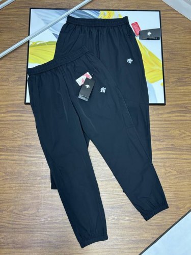 顶级复刻Descente迪桑特 定制面料 速干透气运动长裤 迪桑特运动长裤，采用Schematech冷感纱线面料，透气性强，适合各种环境，跑步时方便排汗，舒适质