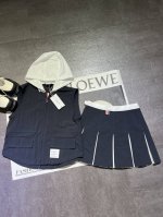 Pp P550 套原版开发Thom Brown**女士连帽背心拼接百褶半裙出货，原版购入1:1开发，面料到细节到做工，特别半裙，太太太太多手脚要做了，老车工一个