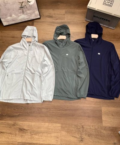 供 Kolon Sport 可隆24年夏季新品男士户外休闲冰丝速干连帽防晒皮肤衣！ 日常刚需必备款式.舒适透气多功能！ 面料防晒速干 ，透气性贼啦啦的好冰感极强