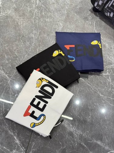 fend* 25Ss春夏新款圆五分短裤可搭配套装 经典字母搭配蛇年造型辨识度鲜明超级走心 高温烫画立体发泡工艺.侧身无缝立体裁剪工艺 完美的丰富大家的视觉感 时