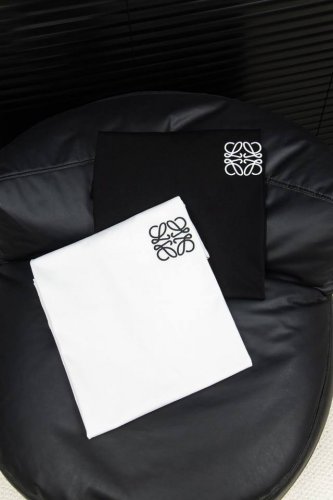 顶级版本-款号W38 罗意威L0Ewe 经典Logo绣花短袖T恤 采用240克双股双纱百分百棉手感舒适柔软 领口螺纹定染加厚 久穿不变形 三标齐全 专业大厂出品