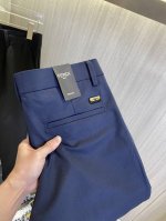 FENDI芬迪 休闲裤 西裤2025SS春夏新款 高级定制裤子专用面料 定制原版五金 重工工艺打造 车工走线精细 定制面料 柔软舒适 质感显著 辅料精美 上身效
