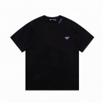 高版本 prada 普拉达 2025新款 定制310G双纱纯棉面料 领口立体凸胶字母Logo 定制金属三角章 男女同款 短袖 颜色：黑色 尺码：S-Xl