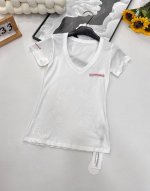 春夏新款 Chrome Hearts 梵文小标印花小T恤 日本进口印花原浆，印花超有质感，上身高端上档次 这个夏天人人必入手的款式，用一直秉承的哥特式字体演绎，