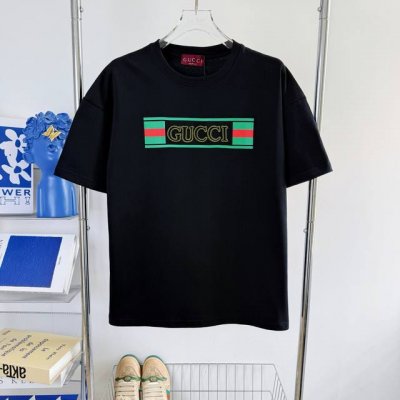 100 #066 当天到货 现货现配 Gucci 古驰25Ss印花刺绣织带旗帜短袖T恤 正确版本 面料：采用15S精棉平纹面料，克重320G。高密度弹力胶浆的抗
