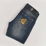 190包邮 Versace/范思哲秋季新品男装刺绣美杜莎修身小脚百搭深绿色牛仔裤 立体裁剪，欧版版型，超弹力面料上身非常舒服，透气！后口袋精美美杜莎手工刺绣，金