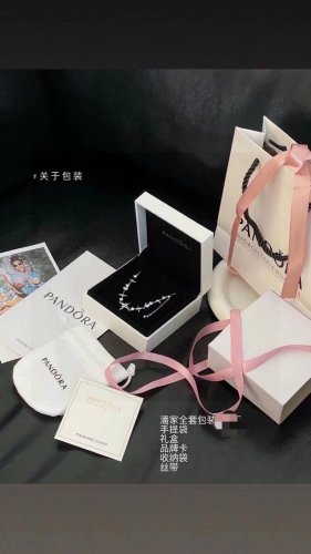 pandora潘多拉银河锁骨项链 配全套包装 适合美女的星光星河 我不信这还迷不住你 真的超级美的十字星钻石项链 小众又绝美佩戴出去不会撞款 夏天真的需要这样特