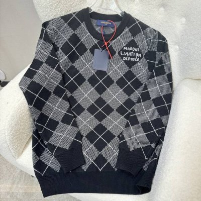 Louis Vuitton路易威登 24*1V菱形格纹羊绒毛衣针织衫 4秋冬新品 必入款～ 超爱的学院风菱格纹设计 每一个单品都是今年的爆款 采用羊毛混纺面料