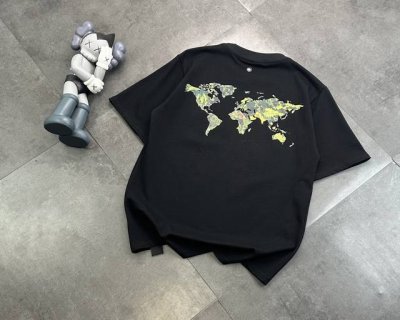 潮牌 Goodbrand森林印花情侣款短袖T恤！独有印花设计，彰显独特魅力。图案巧妙地融入了时尚元素，不仅让丁恤更加生动有趣，更增添了高级感。好无论是日常搭配还