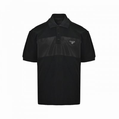 : 180 Prada 普拉达 拼接贴布三角标Polo短袖 采用220G珠地布料，100%再生尼龙面料，胸口梭织拉链口袋， 定制三角标徽章装饰，隐形口袋设计。平