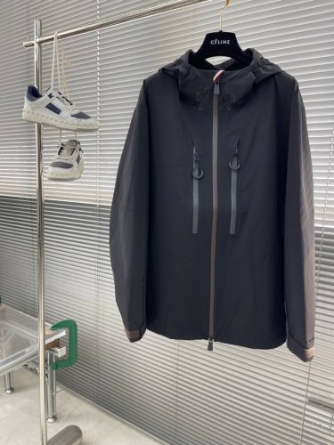 mon 25Ss春夏户外连帽运动外套 新一季的滑雪系列 功能性面料 满足你对户外功能性的所有需求 码数：M-3Xl