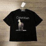 Calvin Klein Ck 经典大马印花字母Logo情侣圆领短袖 T恤-原版代购品质 Color：黑色 Size：S M L Xl Number ：2580
