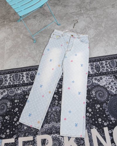 Lv路易威登24Ss Tyler联名绣花牛仔裤子 顶级版本 Tyler联名系列。原版开发斜纹全棉提花丹宁牛仔材质，提花图型大小间距相同，图形宽窄一致，质感十足。