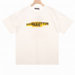 louis Vuitton前后立体压胶Logo短袖 面料采用260克重精梳棉 定制32支1*1螺纹 成衣两遍水洗处理 面料舒适亲肤无异感 定制定染面料 纺织密度