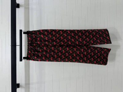 上新原单高端品质Louis Vui*Ton 2025春夏最新系列！樱桃松紧腰阔腿长裤！定制进口斜纹绸材质 质感光泽 面料冰爽舒适 垂顺有型 高腰阔腿长裤版型 通