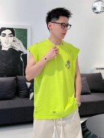 衣服 Bearltongs 高定款 新品短袖背心。帅气时尚，胸前 手工缝制 装饰五金图案Logo，简约百搭款。面料棉 不仅挺括，保持潮流的廓形，又穿着舒适，纱织