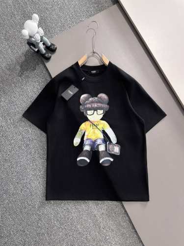 Fendi 芬迪 双Ff 2025春夏款上新 原高版本 Fendi 芬迪胸前彩色大Logo 面料采用270克高密度纯棉 不变形 不缩水 工艺介绍：双线走位 胸前