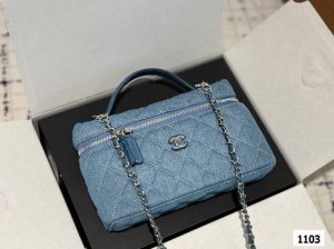 香奈儿Chanel 化妆包. 质感很高级 容量超级大也很耐用日常出街背 它回头率百分百 就是这种随性慵懒 尺寸：19 12