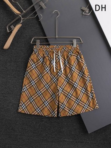Burberry Bbr 巴宝莉 博柏利 战马 微宽版型S-Xl bbr 25Ss专柜同步上架 经典款 斜格纹休闲沙滩短裤 后开袋 男女同款 官网同步 专柜高弹