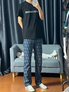 款号Cc673 上新 Fendi丨芬迪 24Ss [张若昀同款]双F满印提花牛仔裤 最新品，专柜同步有售，原单狠货，水洗休闲牛仔裤，进口原版水洗弹力面料，舒适有