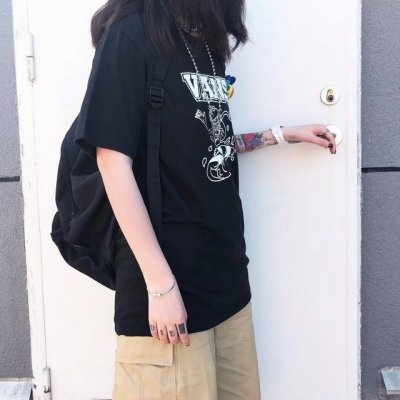 上新！Vans万斯冲浪青蛙短袖T恤！高密针织圆领设计，平整简约！亲肤透爽！面料的柔软性舒适性无可挑剔！男女均可驾驭，打破性别局限性。 尺码：S-3Xl 颜色：黑