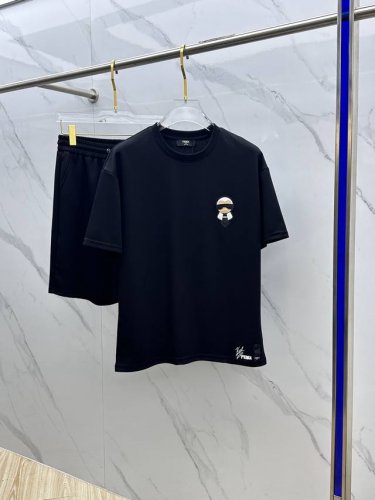 Fendi*芬迪 春夏套装版型M-Xxxl 最新最顶级平纹黑色贴标刺绣套装，定制面料 顶级品质在售，一站式制作工艺，采用进口高端订制进口丝线手感一流！上身挺拔有