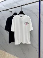 lv*路易威登 2025Fw春夏新品圆领微阔打底外穿T恤，立体Logo提花满印，手感面糯有骨感，柔而有韧性。工艺处理，韧性和抗皱性能得到大幅度提高。胸前Logo