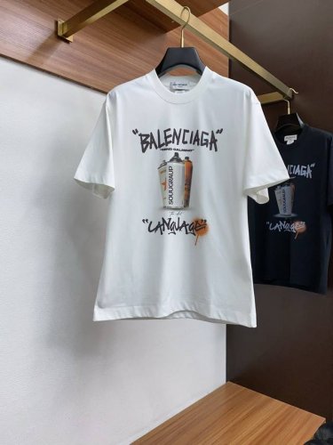 巴黎世家 2025春夏新款男女同情侣款休闲宽松棉质圆领短袖T恤衫！贸易公司渠道稀出，同步官网发售 ！ 2025春夏最新系列，经典时尚设计元素，为全新系列注入满满