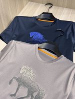 型号Hs021#，爱马家 2025春夏最新骏马牙刷绣男士圆领T恤衫，胸前极具代表性的巴西骏马图案，采用高端重工的牙刷绣工艺，大气精致而富有层次感，摸上去绒绒的，