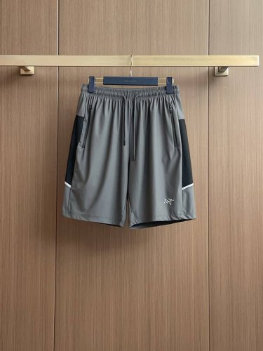 始祖鸟 男士精品休闲裤顶级面料休闲短裤 最新款上身版型无敌正绝对可以闭眼收的一款此款裤子非常百搭 弹力腰围,日常上班户外运动都可以穿着 是时尚休闲与户外运动的完