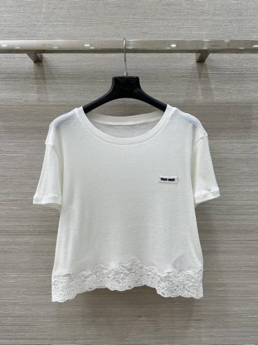 独家首发原单品质，Miu系少女穿搭！纸片人穿搭！进口莱赛尔纯棉短款T恤上衣！定位刺绣蕾丝花边设计。超级显瘦神器叠搭单品！白富美必入气质单品休闲舒适。气质小短款版