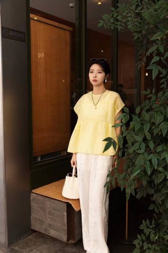 爆款荃亚麻洋气上衣出货啦 无Di洋气漂亮的气质小衫！！高品质荃亚麻花边衬衫，法式甜美娃娃衫上衣 面料：100%亚麻 颜色：黑色 白色 黄色 码数：S一Xxl