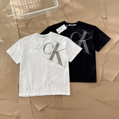 calvin Klein Ck夏季肩膀斜大字母短袖T恤 513 -面料采用280G双纱爽滑棉，双纱的质感加上爽滑手感，面料整体重磅舒适，细节还原原版一比一，亲测